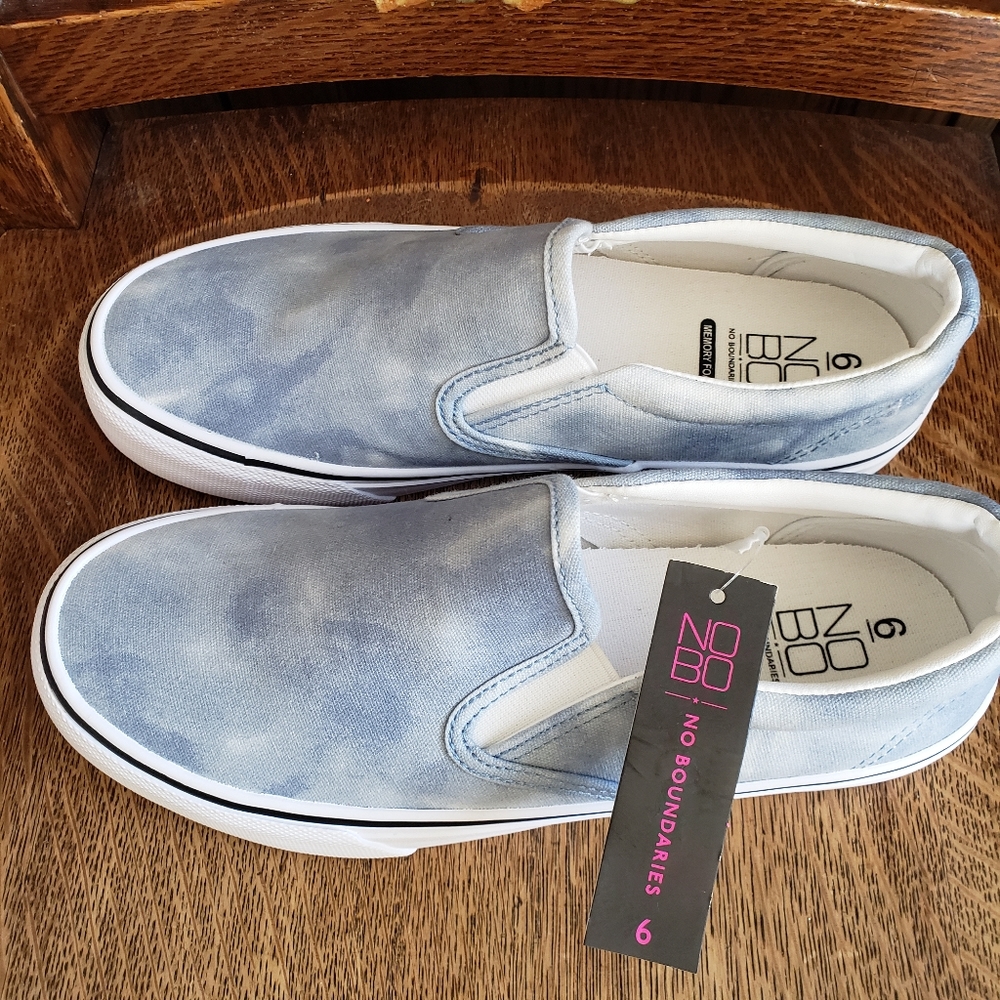 No Boundaries Women's Twin Gore Casual Slip On Shoes Size 6